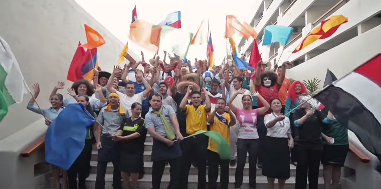 Hotel Emporio bailan al ritmo de Shakira