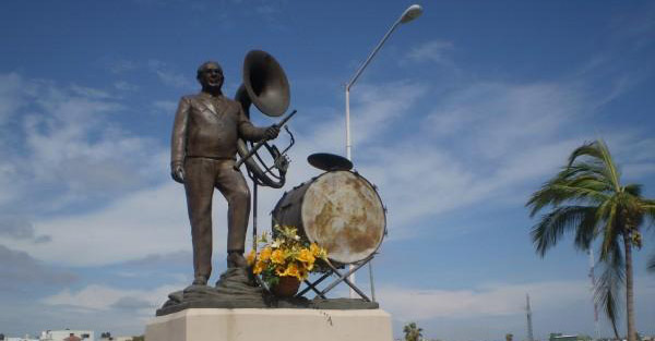 Monumento a Don Cruz Lizarraga en Mazatlán