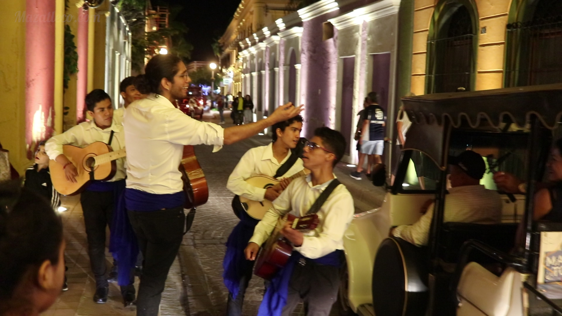 Vive una callejoneada en Mazatlán por las calles del centro histórico.