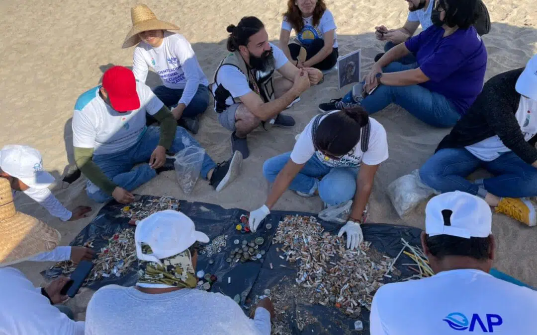Retiran 500 kilos de basura de Playa Gaviotas en Mazatlán