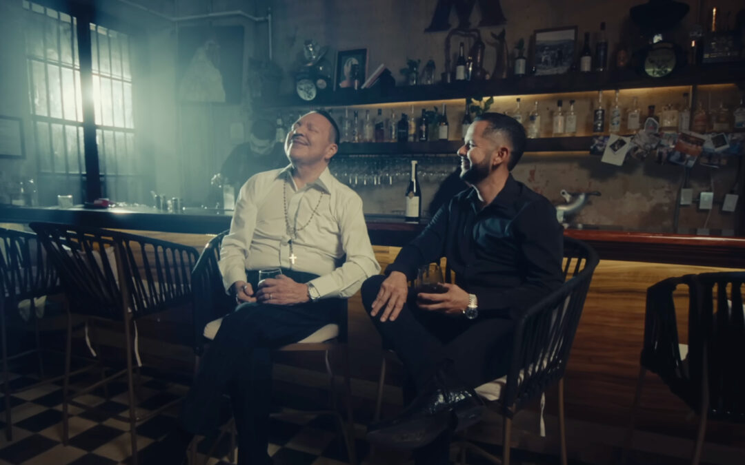 En este bar del centro historico se grabó el video de Como este Loco de Julio Preciado y Toño Lizarraga